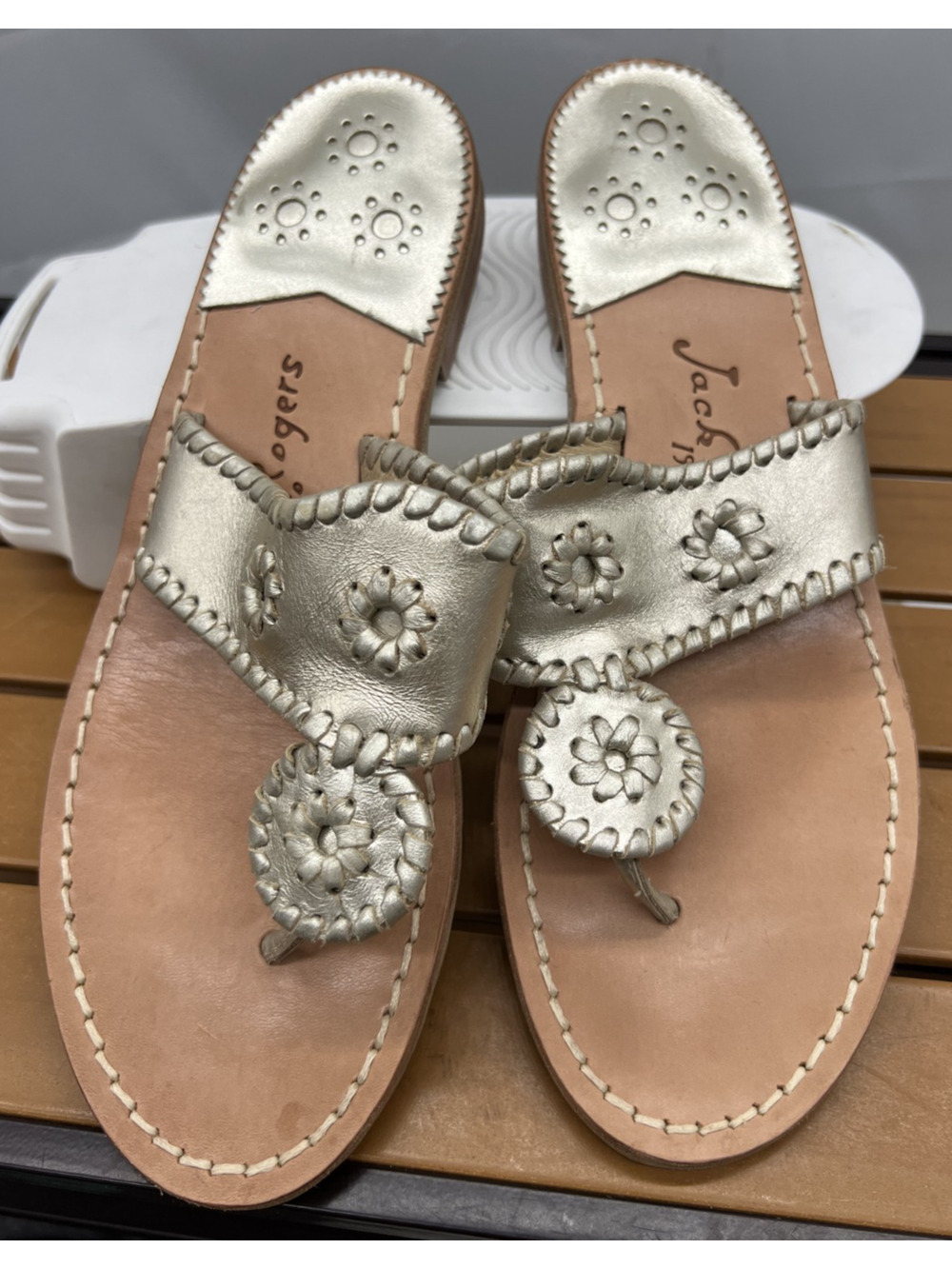 pre-owned jack rogers thong sandals size 8W